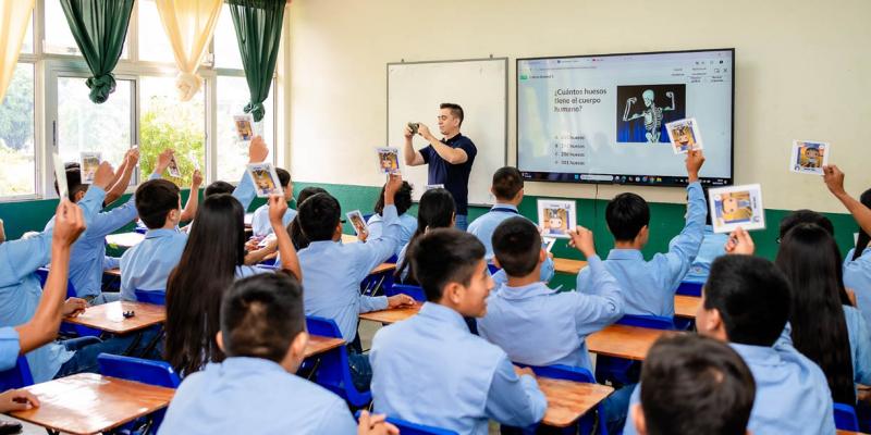 Docente de la EFA comparte en seminario internacional su experiencia con el Agrometaverso