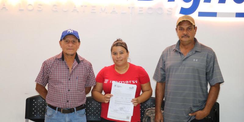 Familias de Santa Rosa reciben subsidios para sus viviendas