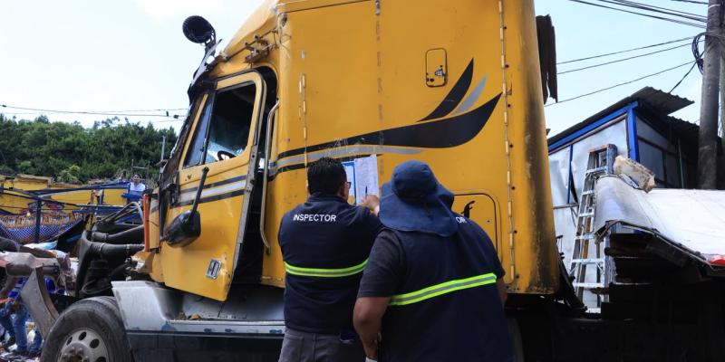 Imponen fuerte multa a cabezal que chocó contra mercado de Villa Nueva