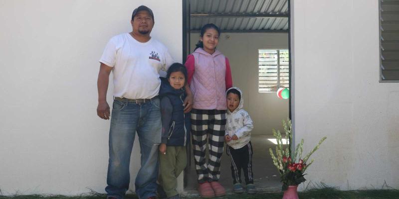 Entrega de viviendas beneficia a más de 8,000 guatemaltecos