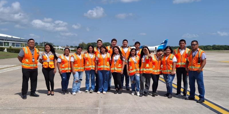 Aeropuerto Mundo Maya inspira a la juventud a soñar con un futuro en las alturas
