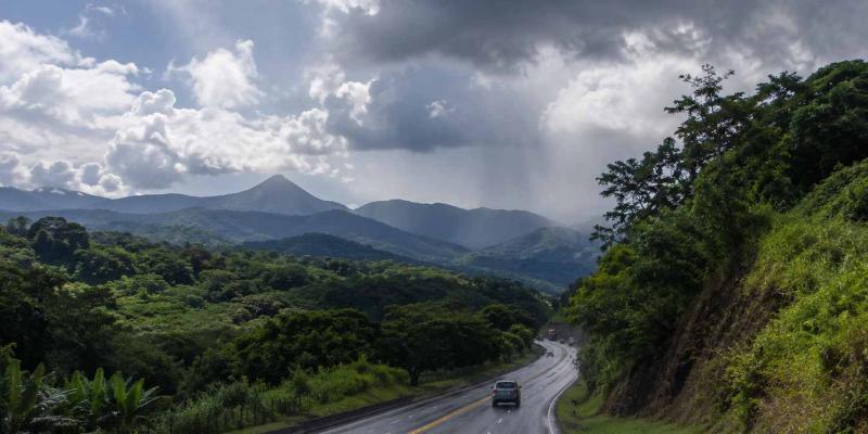 Lluvias dispersas y actividad eléctrica se esperan este fin de semana
