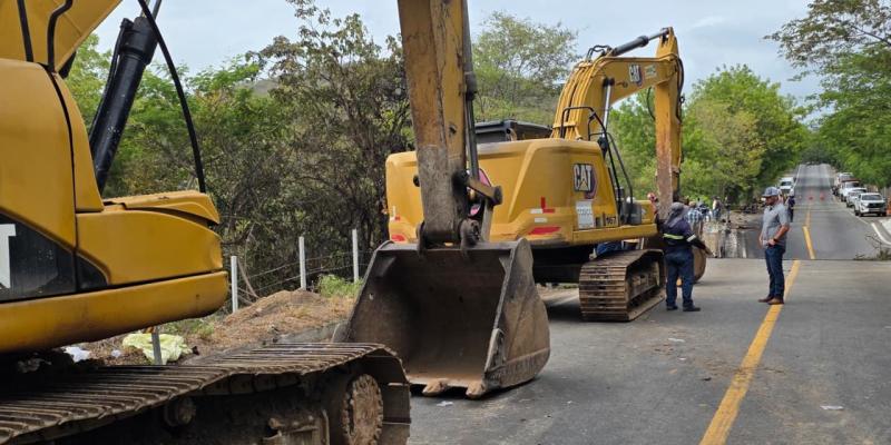 CIV despliega maquinaria y equipos técnicos en puente Güijo para atender la emergencia