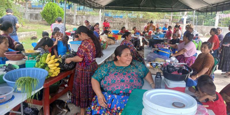 Feria del Agricultor abre espacios de comercialización para productores de Sayaxché