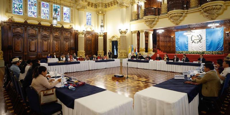 Cardenal Pietro Parolin y Autoridades Indígenas Ancestrales se reúnen