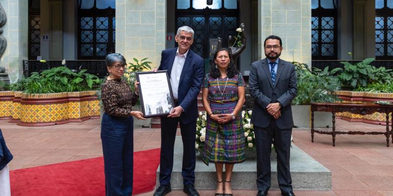 Confederación Sindical de Trabajadores y Trabajadoras de las Américas (CSA) es distinguida con el Cambio de la Rosa de la Paz por su trayectoria. 