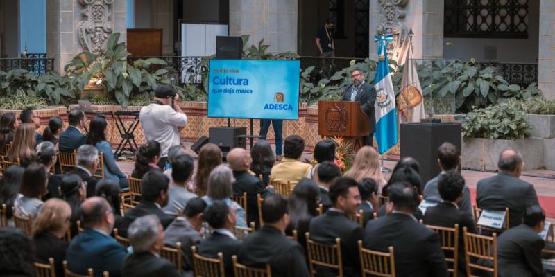 En un esfuerzo por promover la transparencia y celebrar el impacto del arte en la sociedad, el Aporte para la Descentralización Cultural (ADESCA) presentó oficialmente su Memoria de Labores correspondiente al año 2025, este 14 de agosto en el Patio de la Vida del Palacio Nacional de la Cultura.