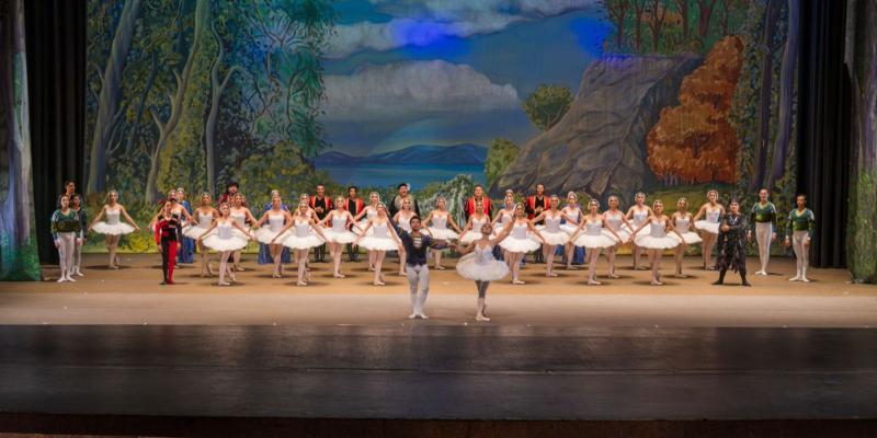 Una noche para compartir el arte: El Lago de los Cisnes llega a su penúltima función. 