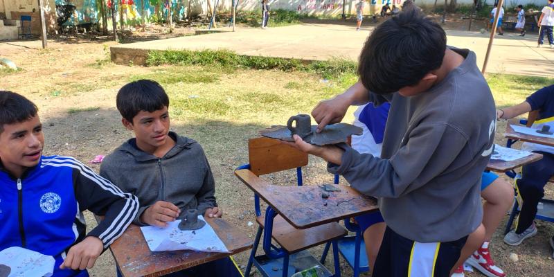 MCD fortalece el conocimiento de la alfarería Xinka entre estudiantes de Jutiapa