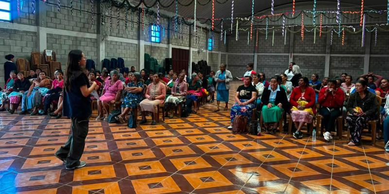 Comadronas fortalecen conocimientos de lactancia materna y alimentación complementaria