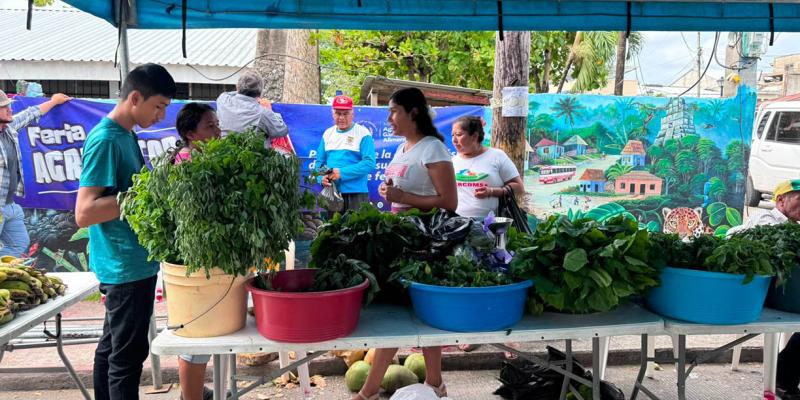 En Melchor de Mencos llegron productos frescos a precios de feria